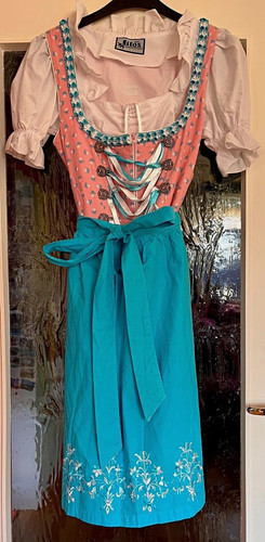 Dirndl mit bluse und - dirndl,